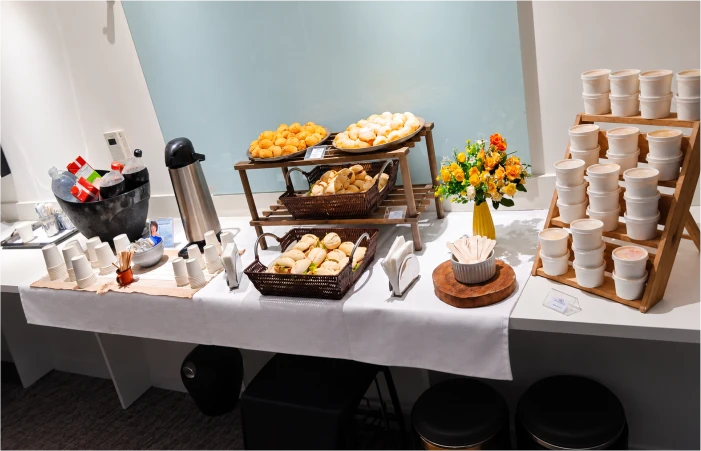 Serviço de catering corporativo com buffet completo para eventos empresariais.